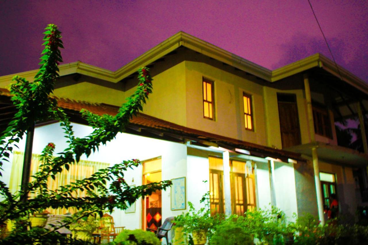 Friends Home Kudapaduwa Esterno foto